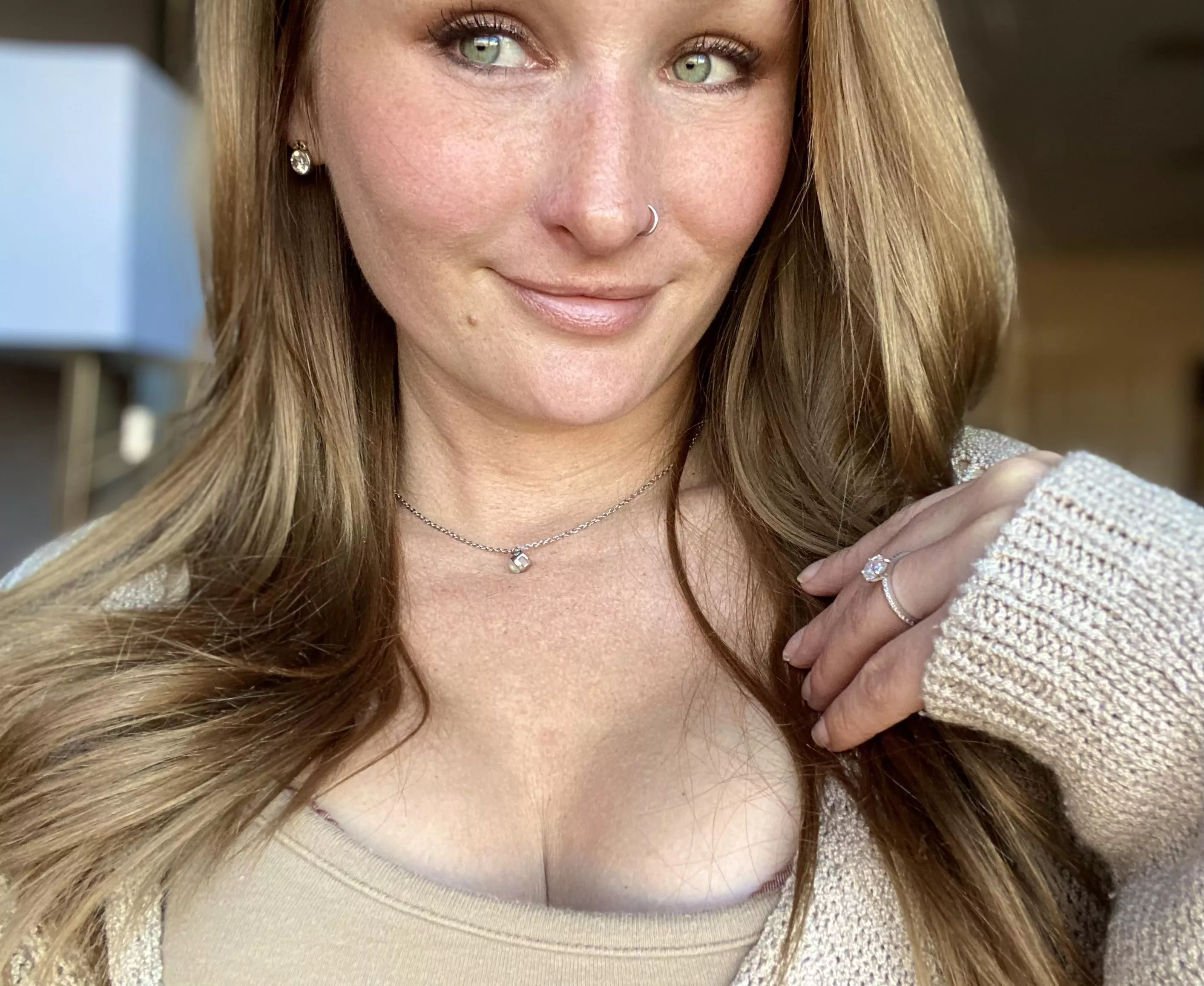 Just your average milf nextdoor. 41/f posted by Miss_Hornay