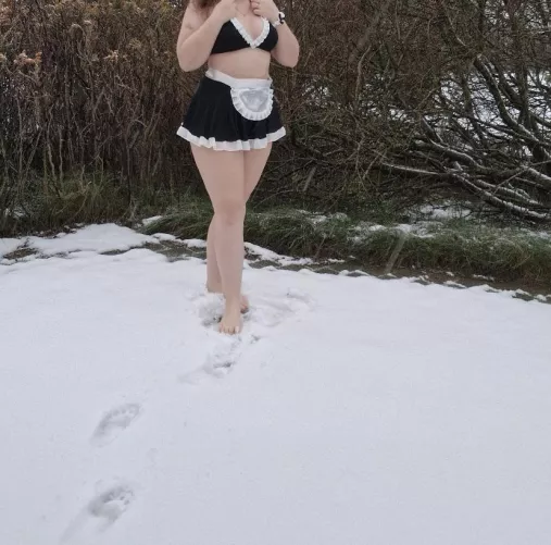Let me give you a blowjob in the snow and afterwards clean up the mess with my mouth like a real maid by InfatuatedMort