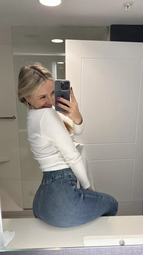 My sexy body deserves you by dailyAssert609