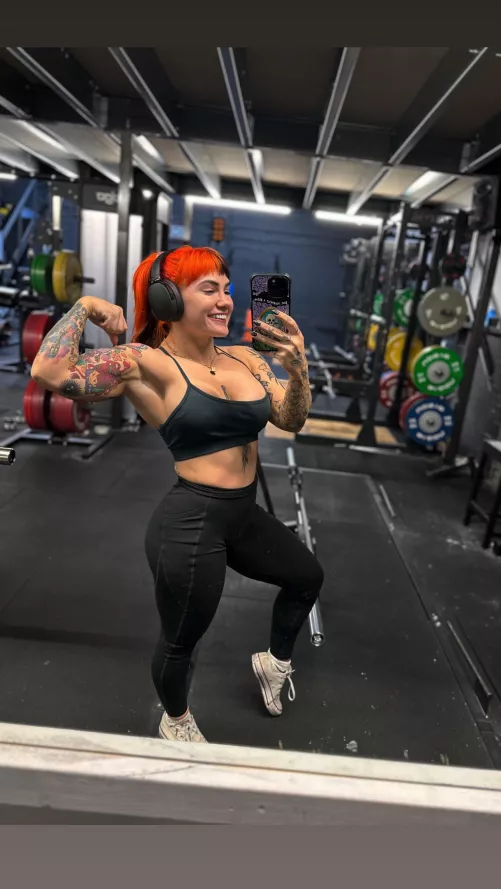 Post gym session flex 💪🏻 by power_midget