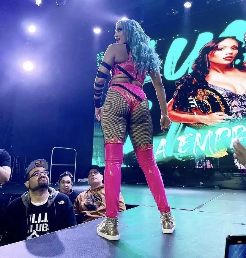 Salina de la Renta posted by WoahNiceAss