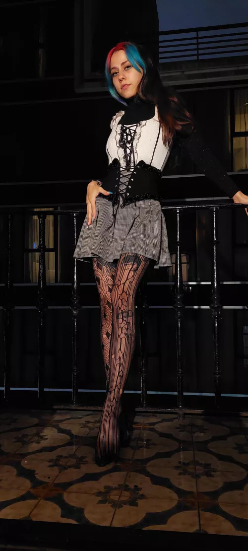 Sexy outfit and nails by uwuninu