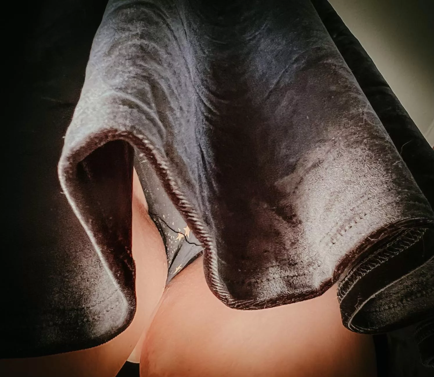 Take a peek 🫣 posted by CasperLenore