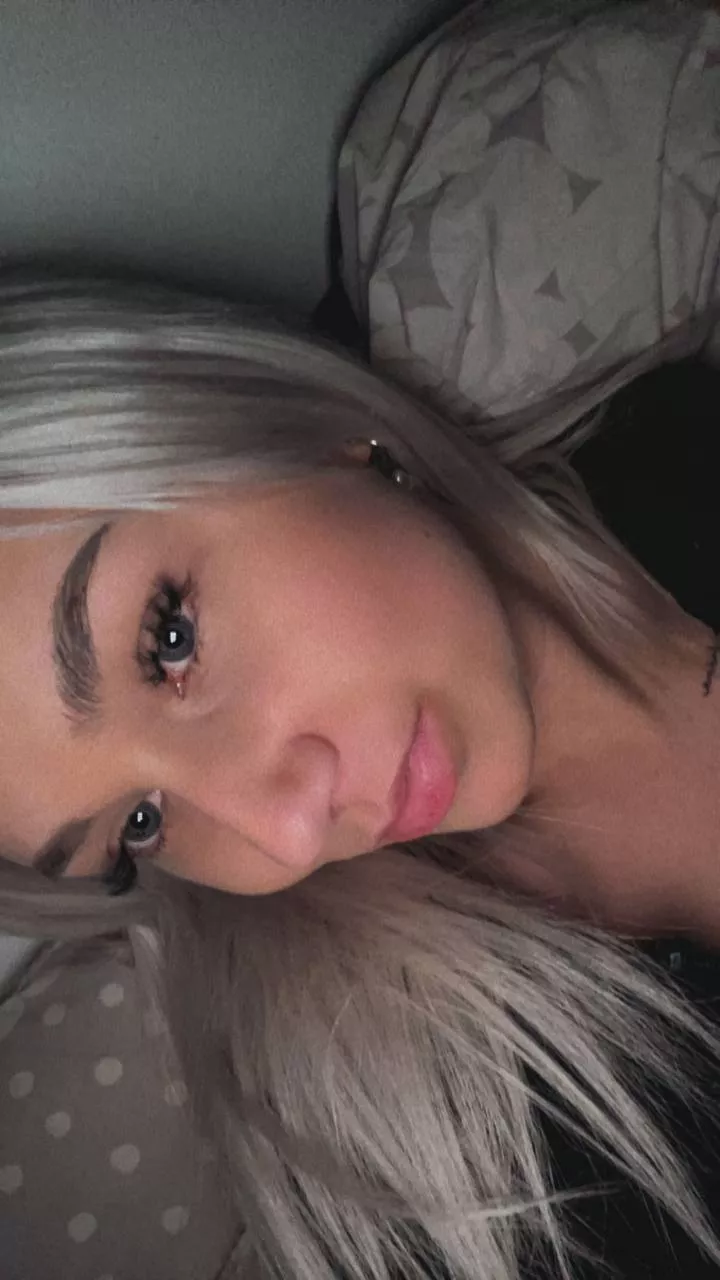 Vill du mysa med en blond slyna som ser ut som mig? posted by AbrasiveGsoat