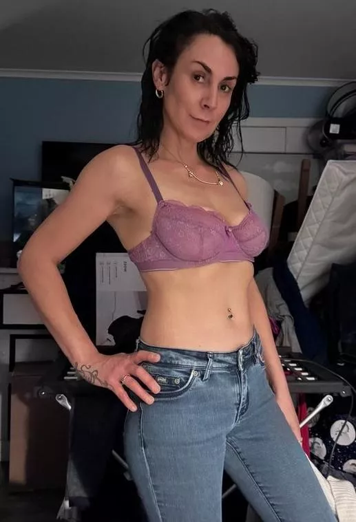 Would you date a GILF F46 posted by dream_mom