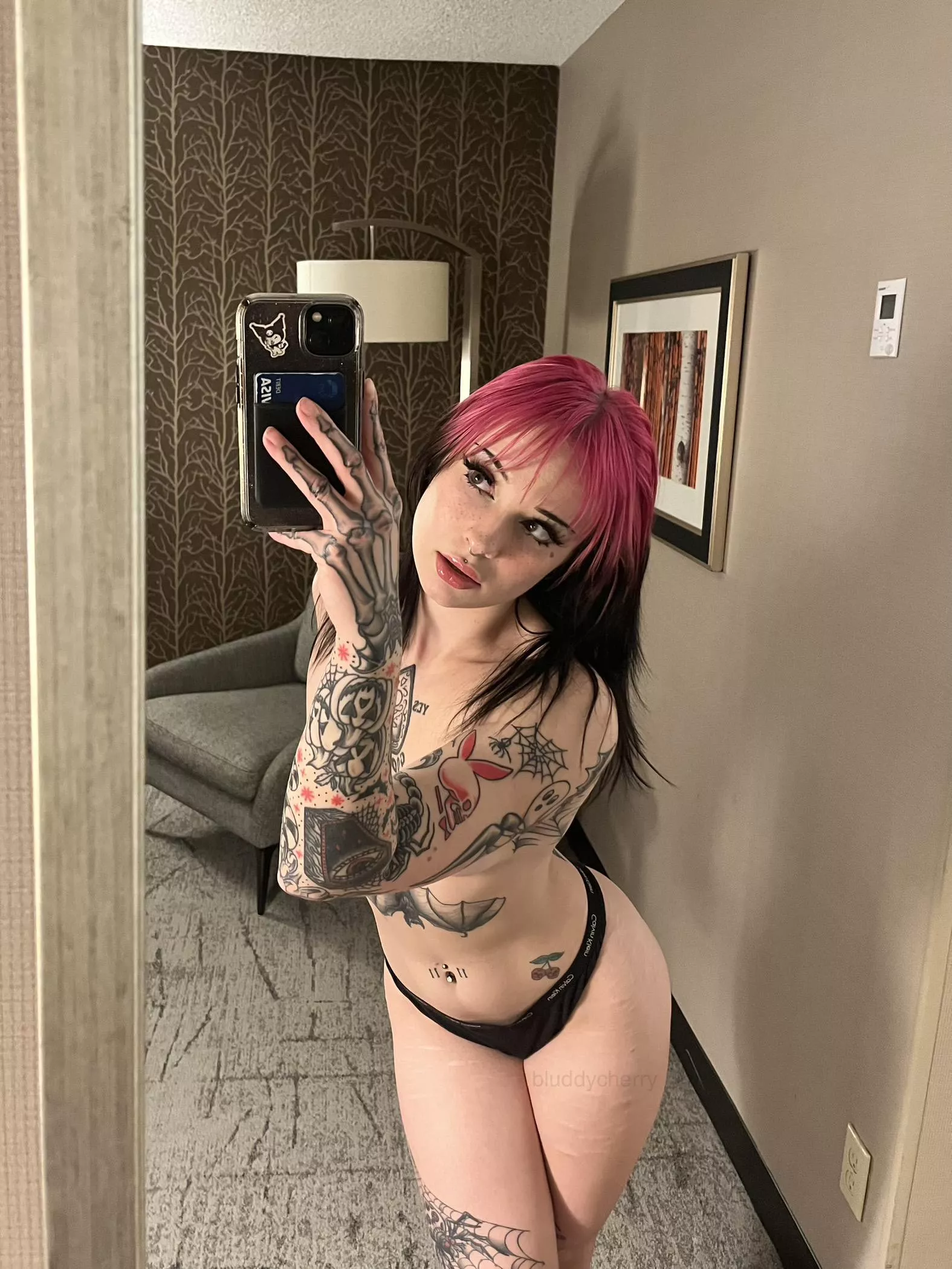 Would you like to eat me out or fuck me? posted by bluddycherryx