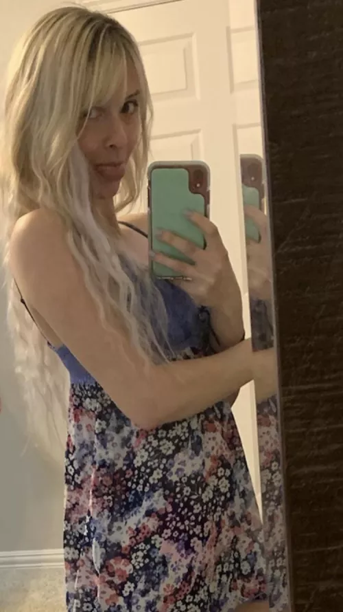 Your favorite blonde 👱‍♀️ by SamSam88v2