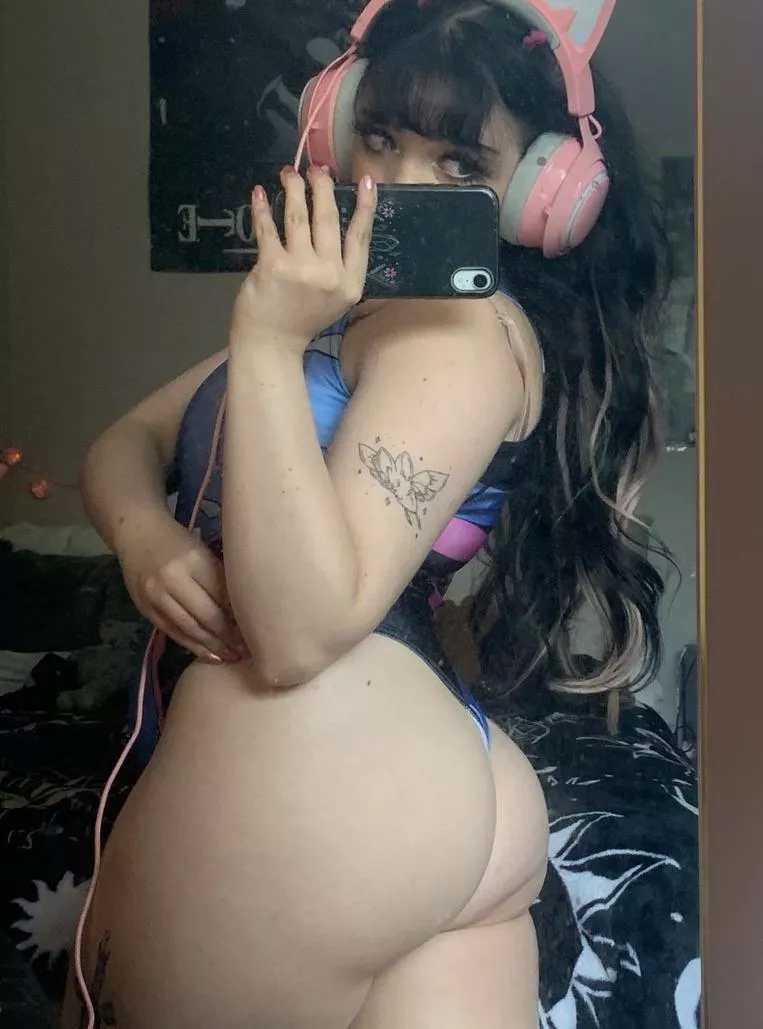 18to bootytastic gamer girl posted by Watercolor_Dreame