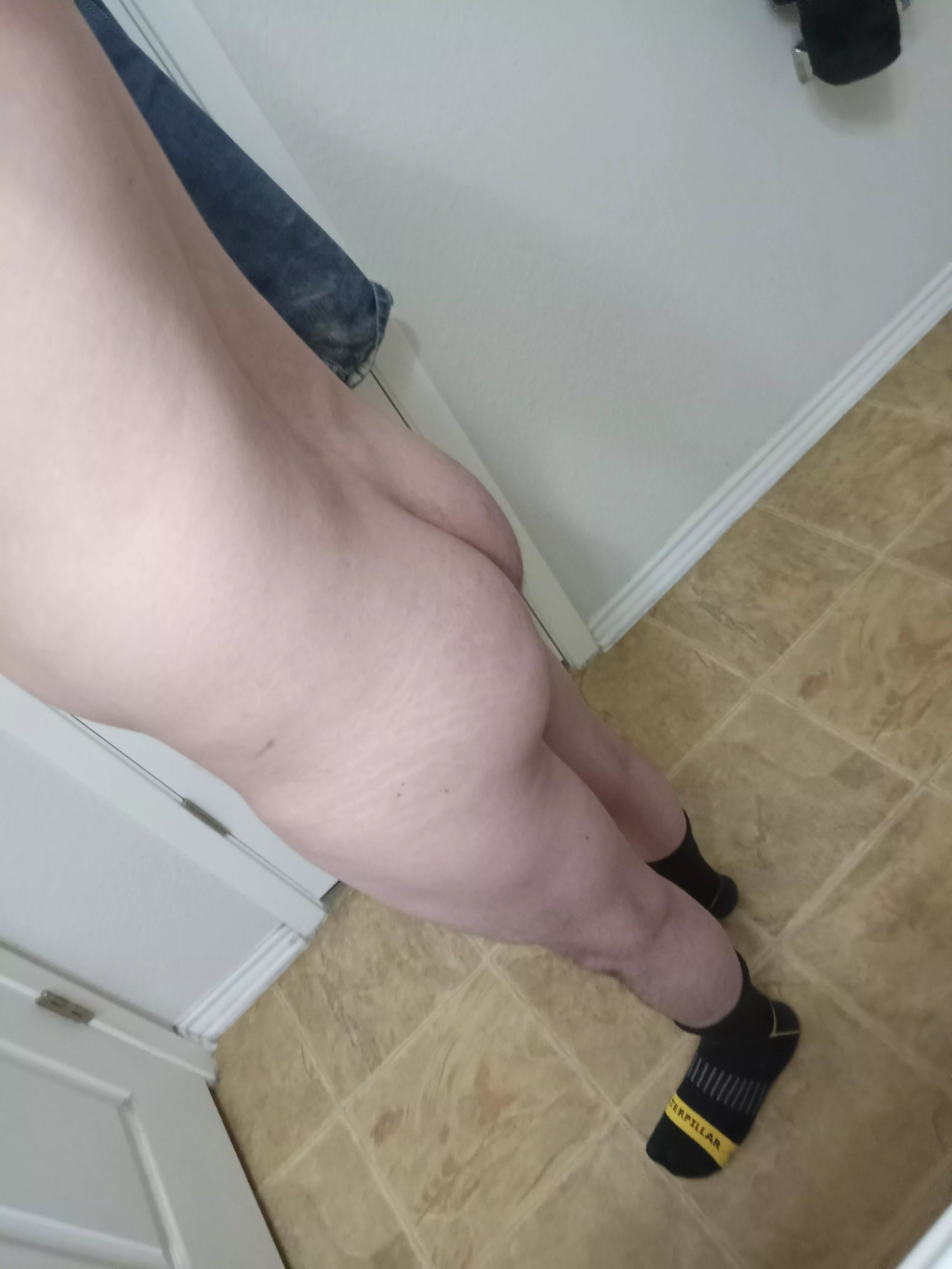 24 twink here posted by Classic-Carpenter-89