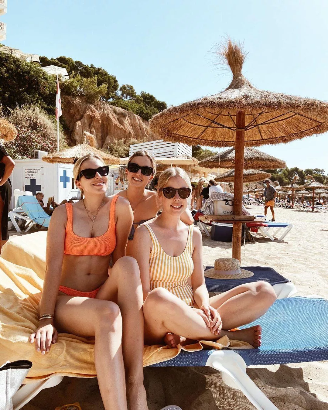 [3] at the beach posted by nicholasphilihgfh64