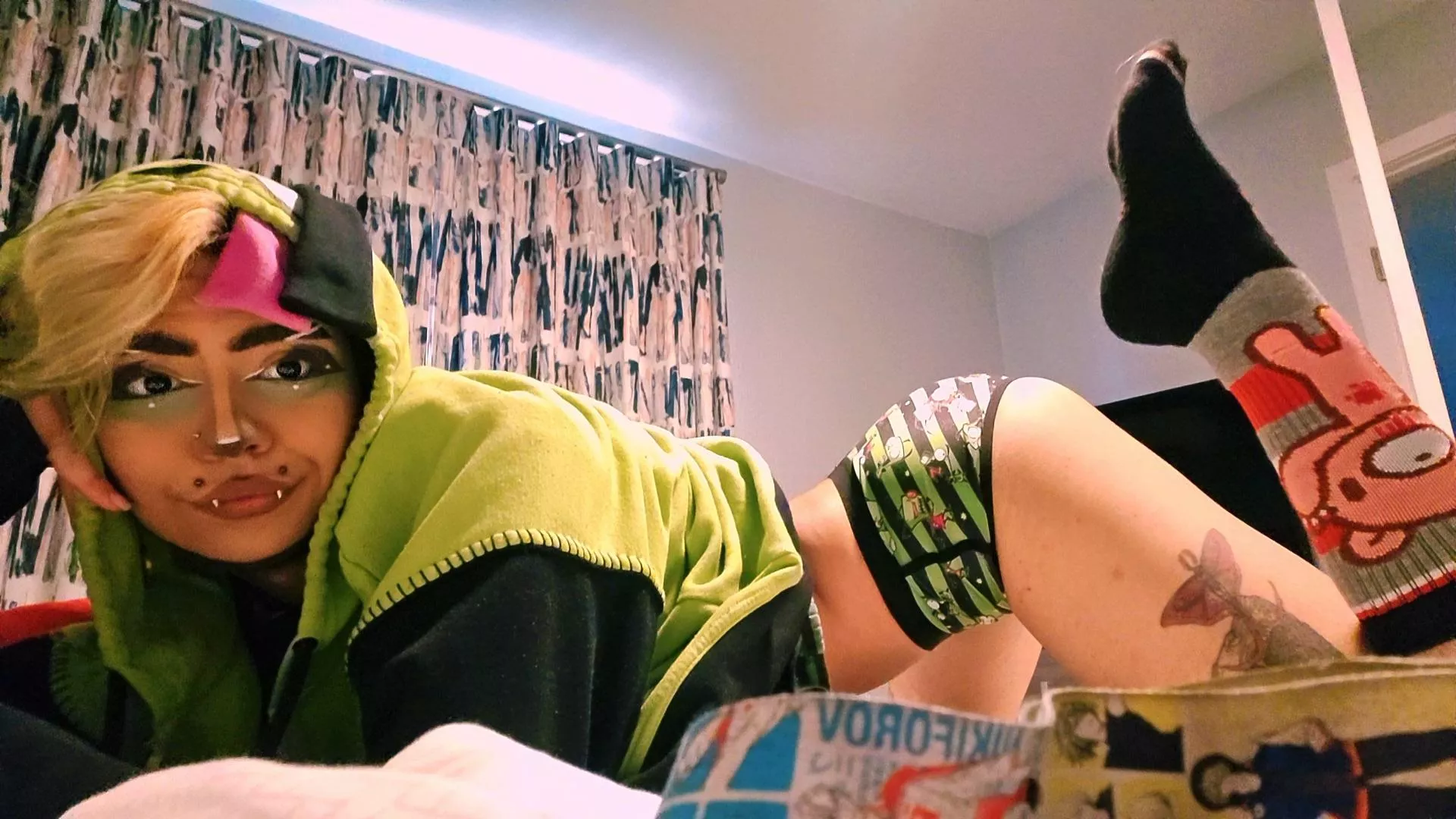 Am I living your scene dream? Or am I your wet scene dream? posted by Electronic-Form5320