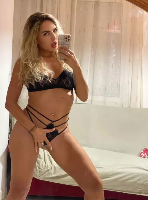 Are you into slim thick college girls ? by maxsafari123nu