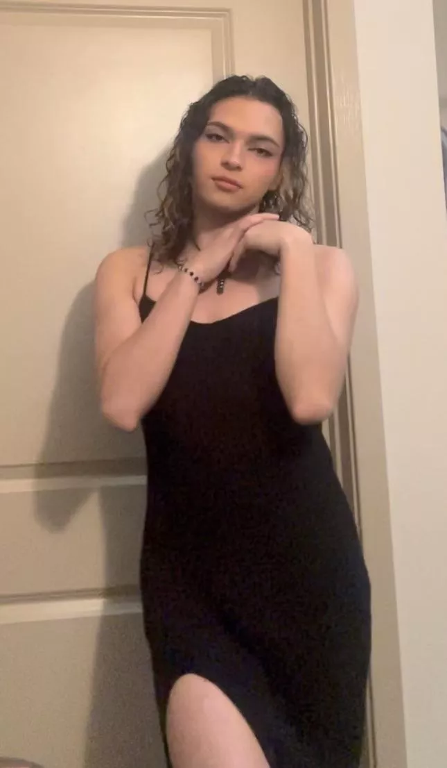 Can I hear a little commotion for the dress posted by Darth-CreamPuff