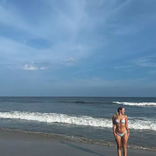 Crashing Waves by whitetoweltw