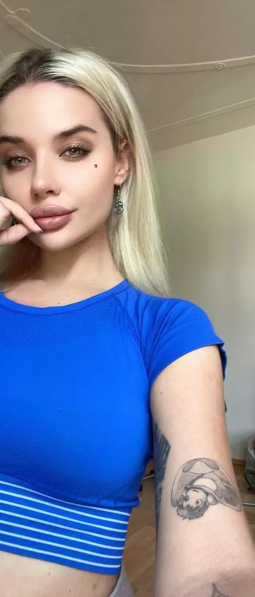 Do you enjoy my naked body from the back? posted by suteljeui