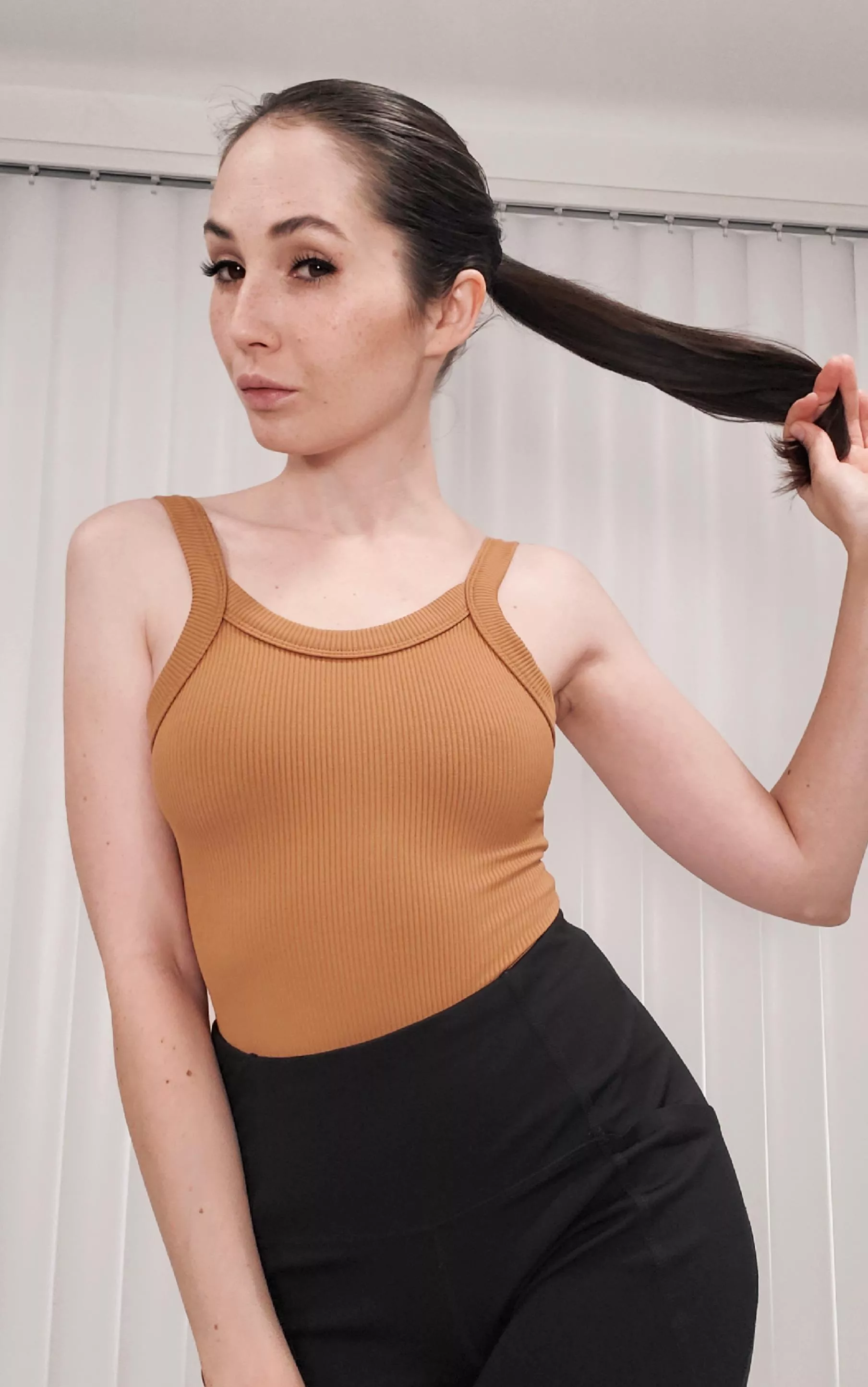 Do you like brunettes? posted by Federika_Feel