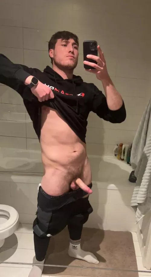 F*CK IT sending dick pics to everyone who says hi 😳 by Anxious_Razzmatazz51