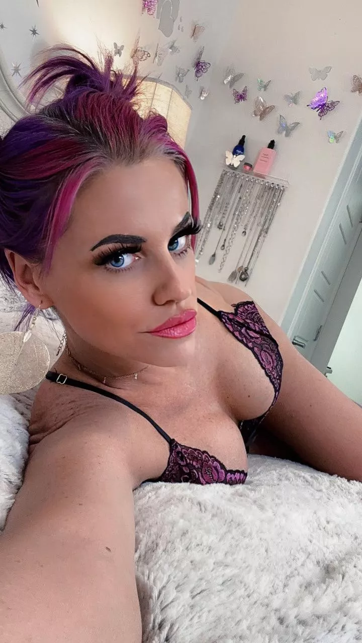 Fuck, my chat is empty again 😪 posted by Chanel_Richard