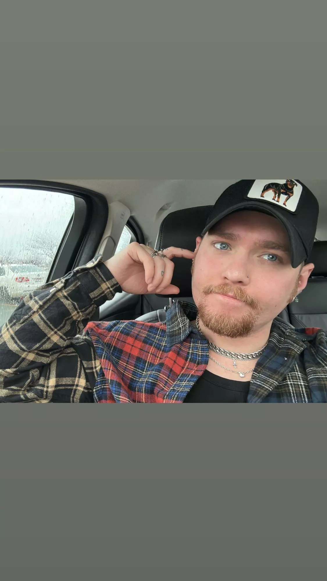 Glad it’s finally the weekend ☺️✌🏻 posted by aby_ryn