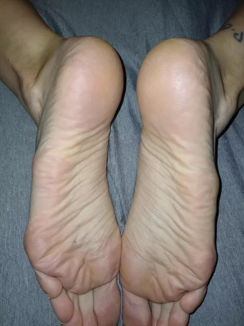 he starts licking my soles by claritafeet