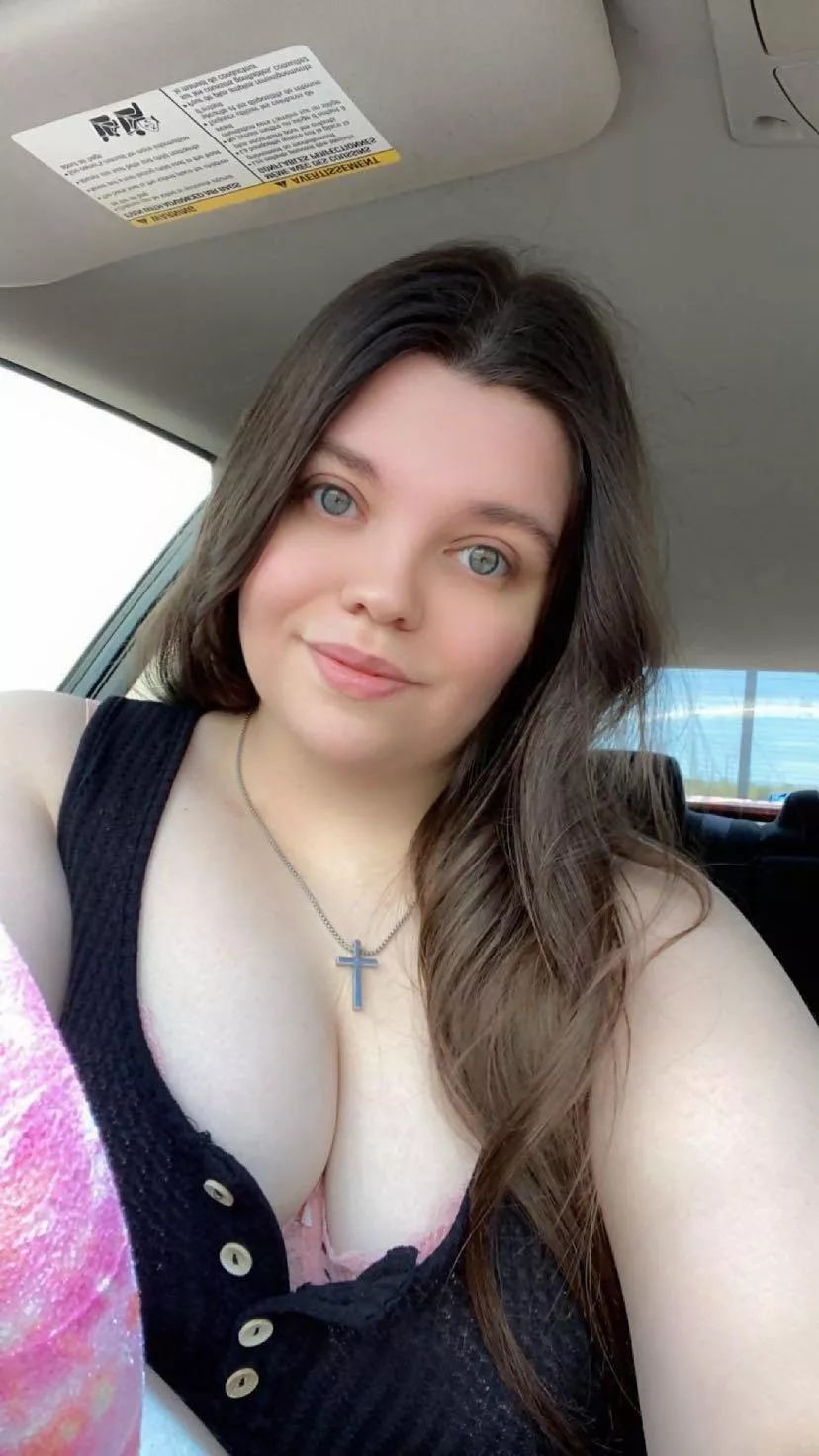 hi there 🥰 posted by cassieg_