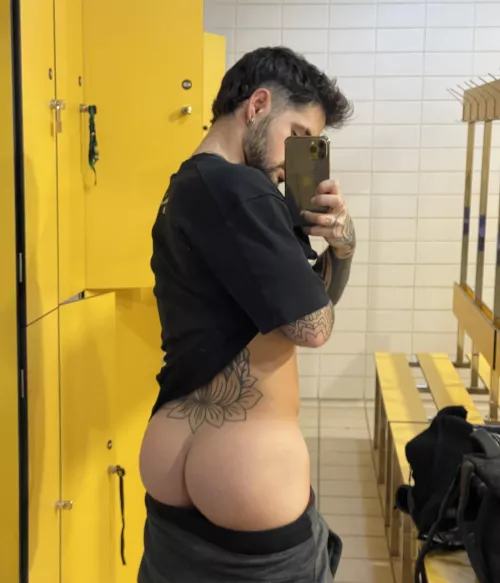 Less arm day, more booty day by Lezaalejandro