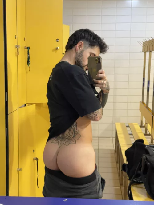 Less arm day, more booty day by Lezaalejandro