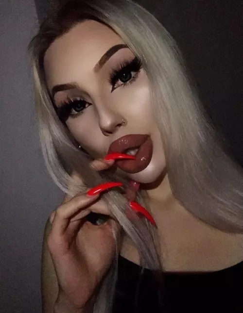 let me distract you😘😈 by charlotteventurax