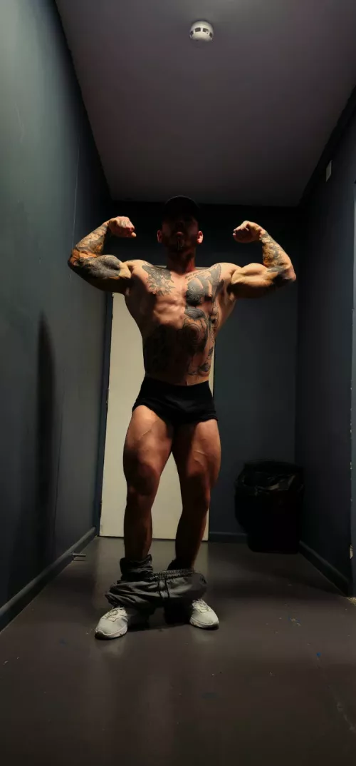 Link in bio... 😈💦 by FrankieRieno