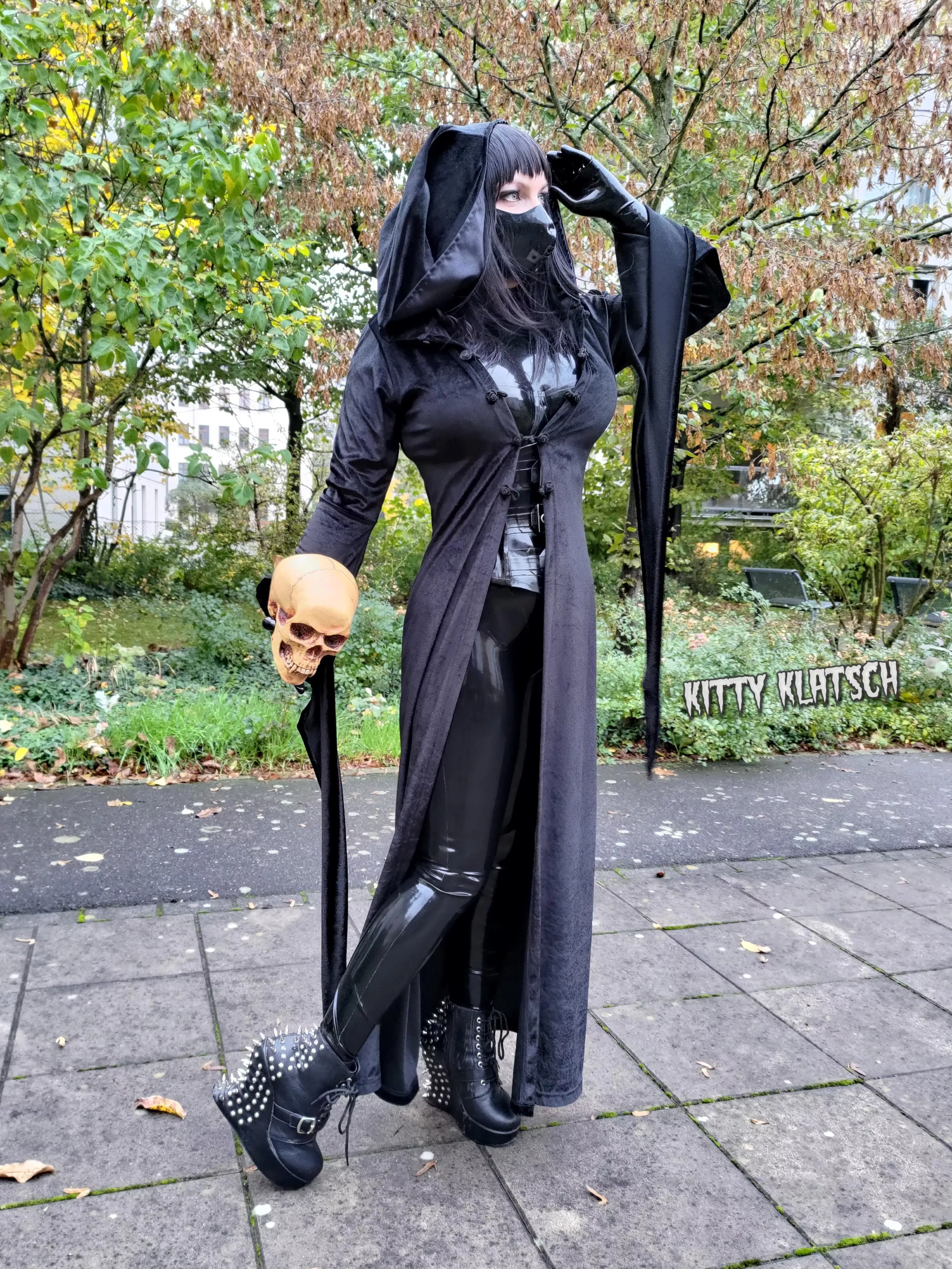 Me in latex in public posted by KittyKlatsch