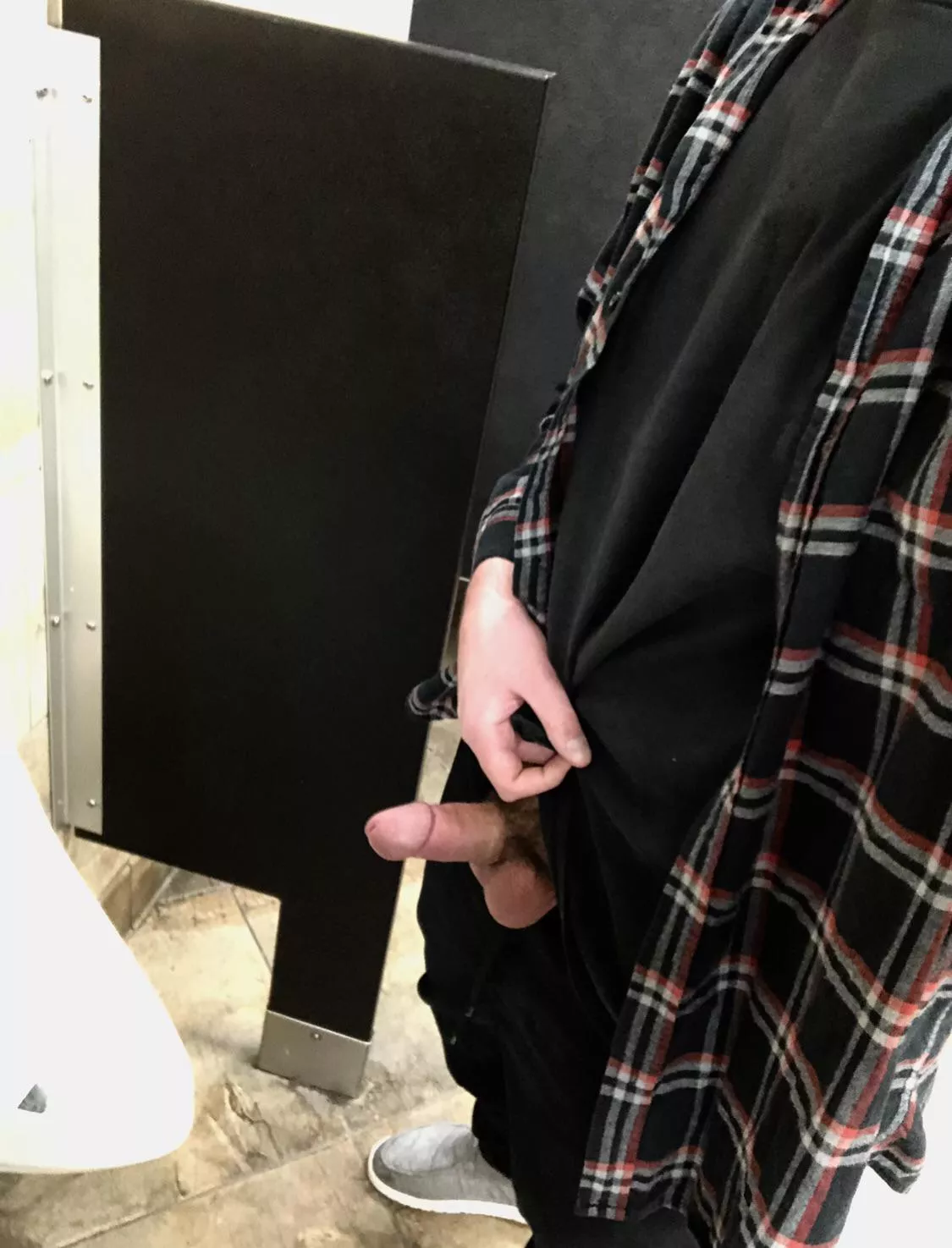 Meet me in the bathroom posted by whattimeisit499