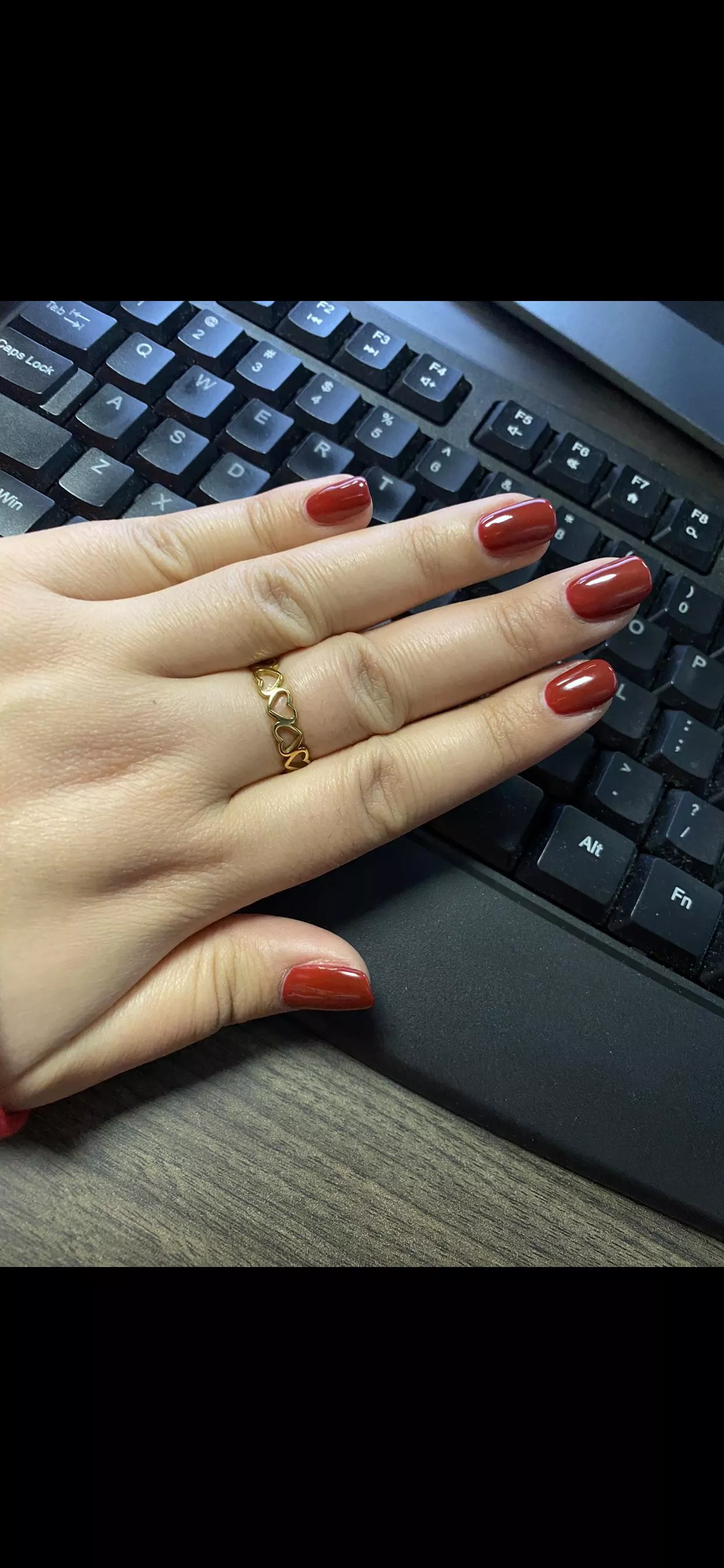 Natural nails always 🥰 special Christmas set 💋❤️❣️ posted by grannysmithapple456