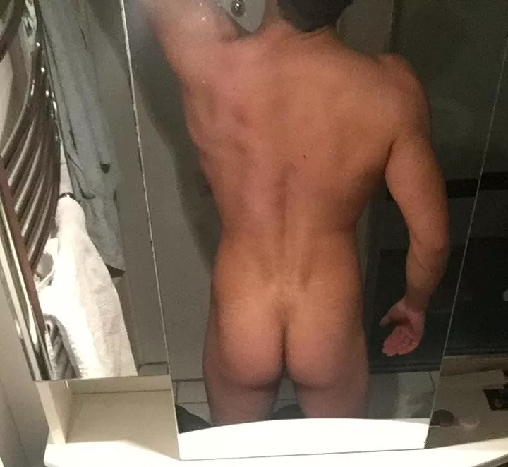 Never see a nude back rate? So here’s [m]e posted by NewNoNameWonder