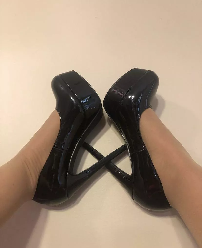 Not sure how my sister walks in these! posted by Mammoth-Driver-7699