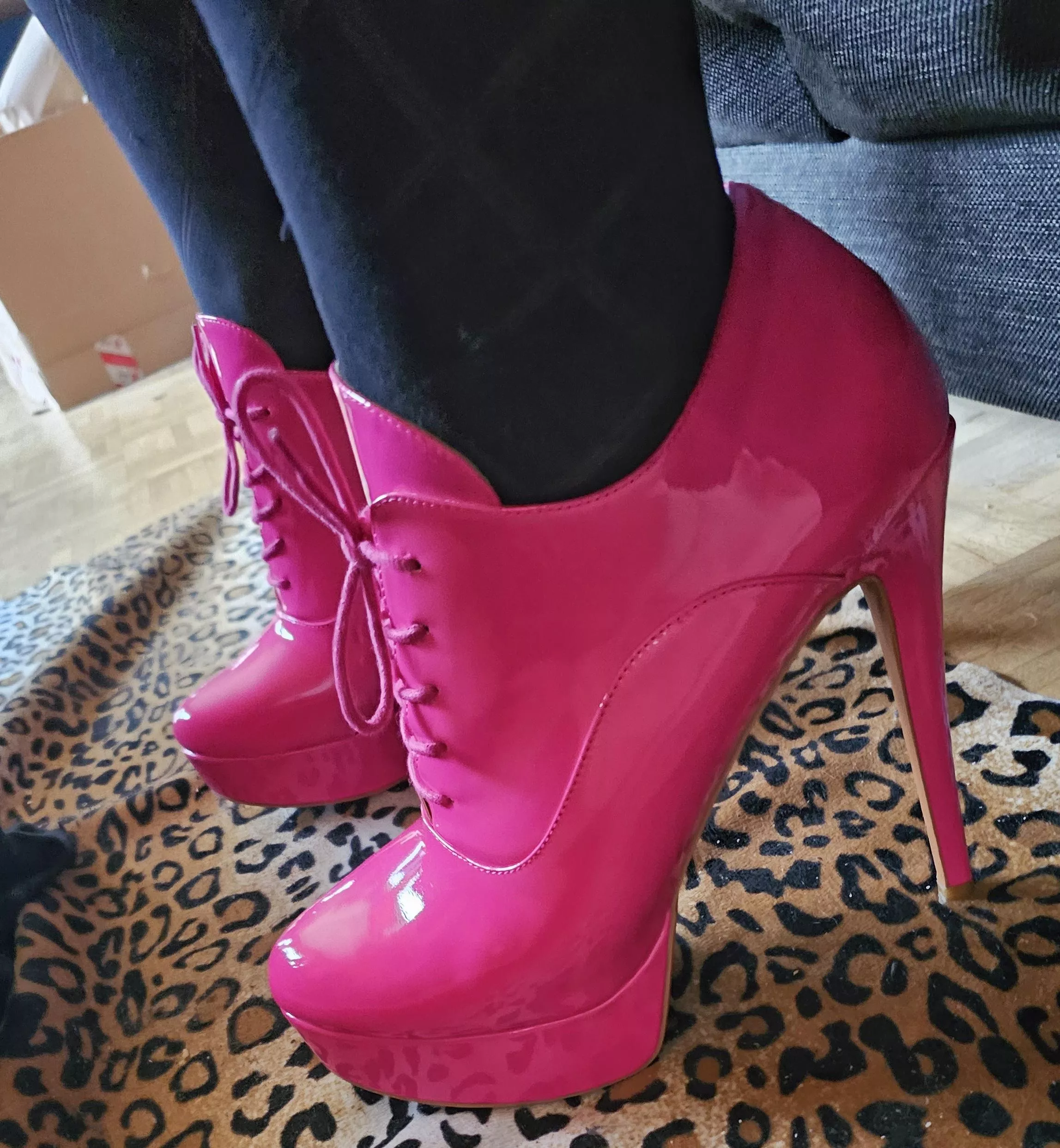 Pink posted by Phooeenniixx