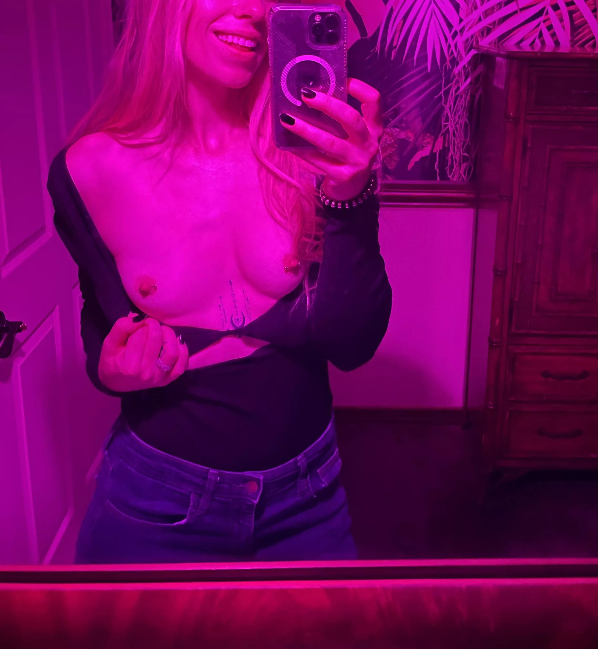 Sending bar selfies to my husband and our friends while I’m out on the town! posted by Mrsmoonmama