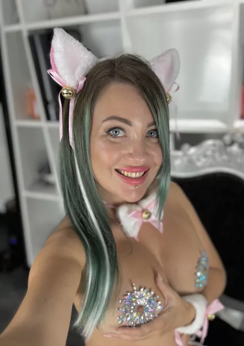 This kitty will purr for you all day and all night by missy_foxy