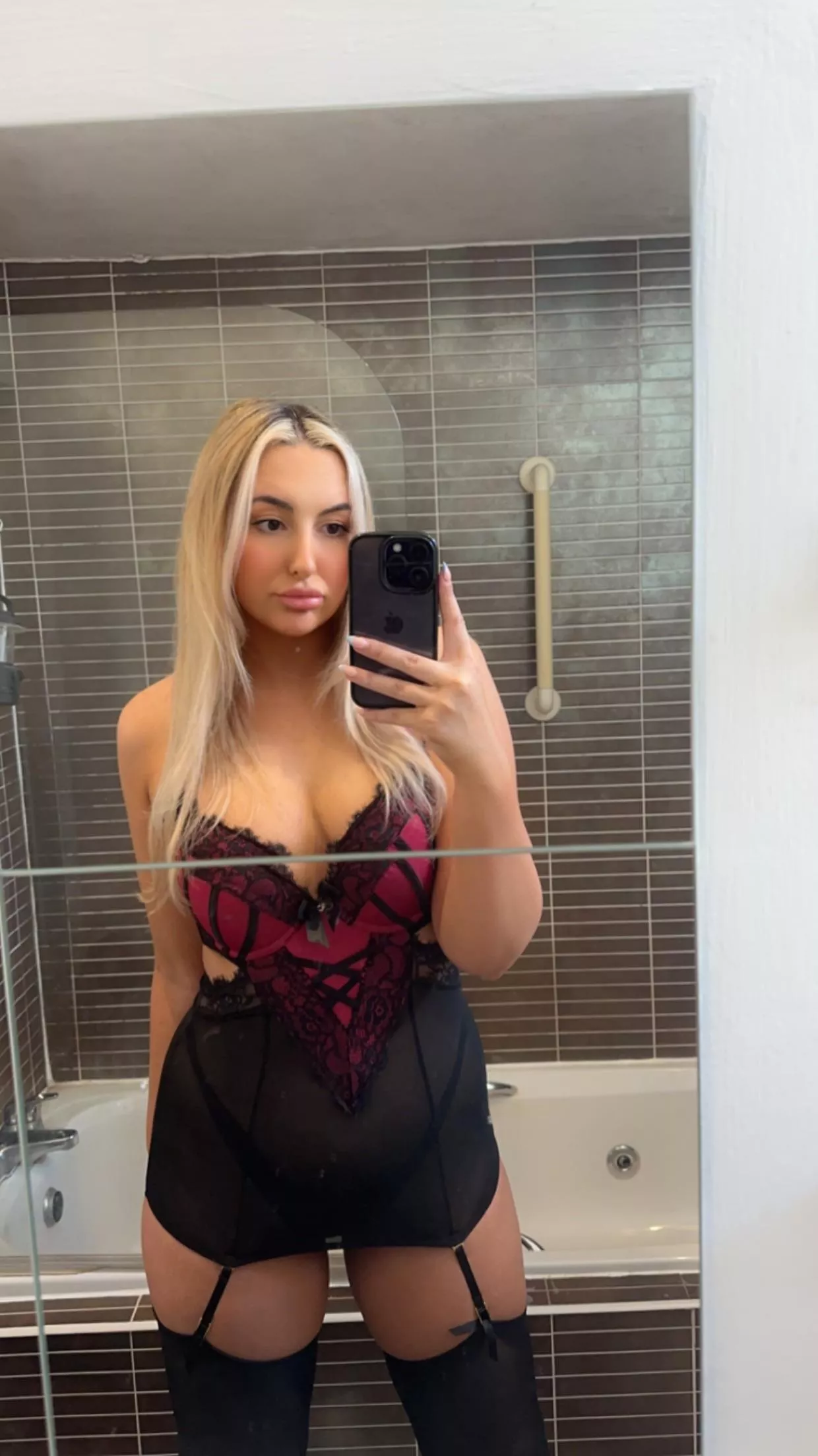 Wanna spend your Saturday night fucking meee posted by ariawinter_x