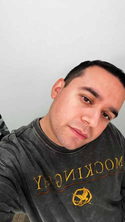 wearing my favorite sweater :) by ricky_pop