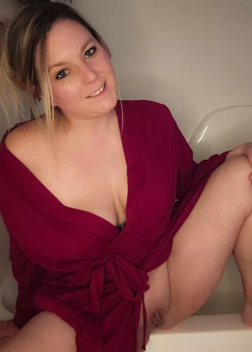 Who wants to get wet with me? by DeliciouslySoft