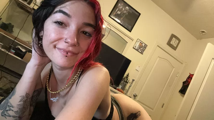 Who´s fit enough to spank my ass? by xxloveyouxxc