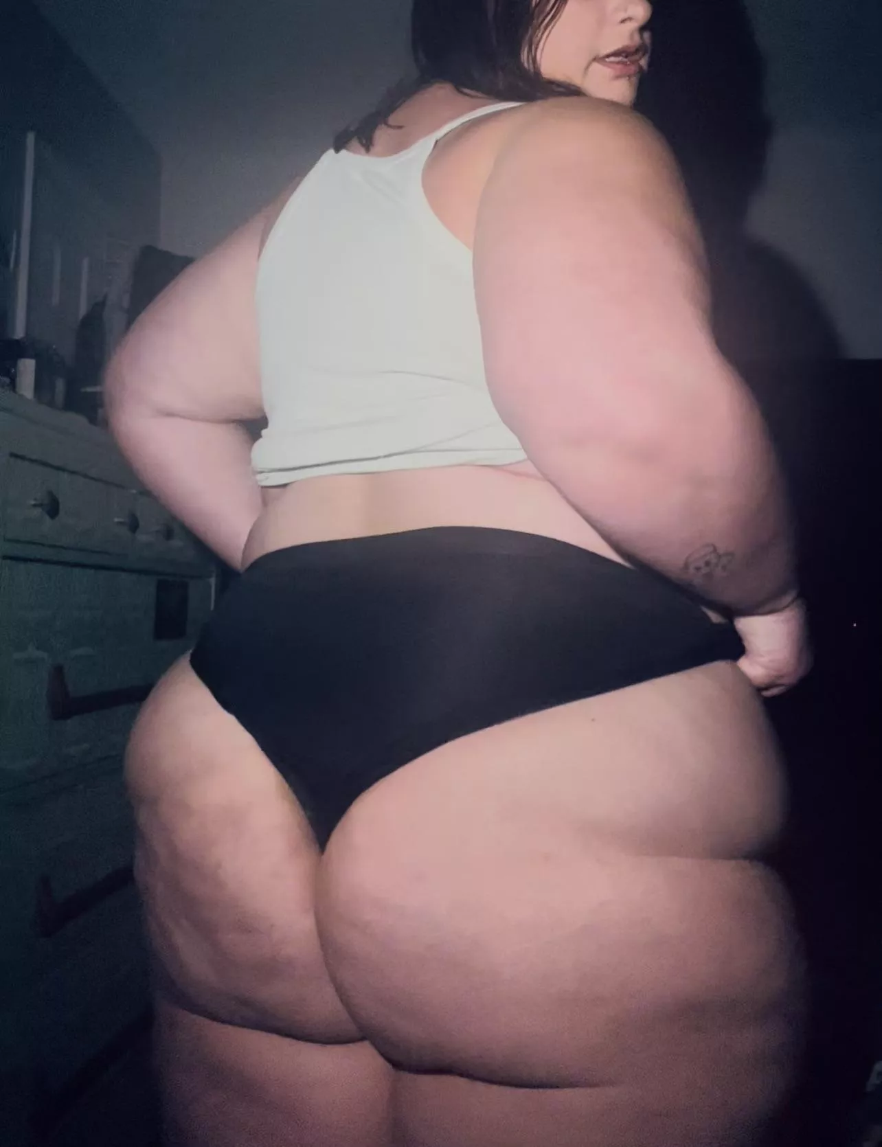 You’d do anything to feel my body…wouldn’t you? 😏💋 posted by mmunch333