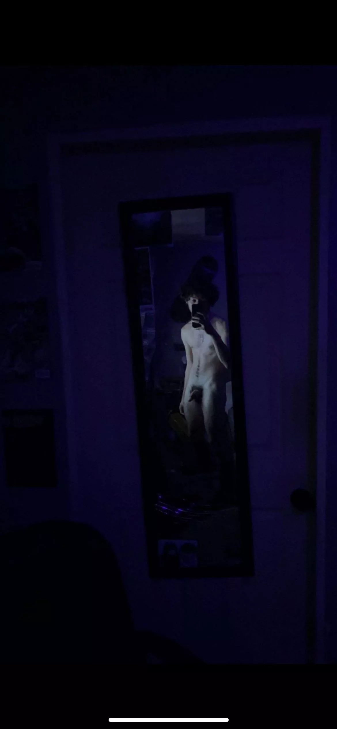 18, straight curious, hmu if you live near Kentucky🤭 posted by elisutphin2