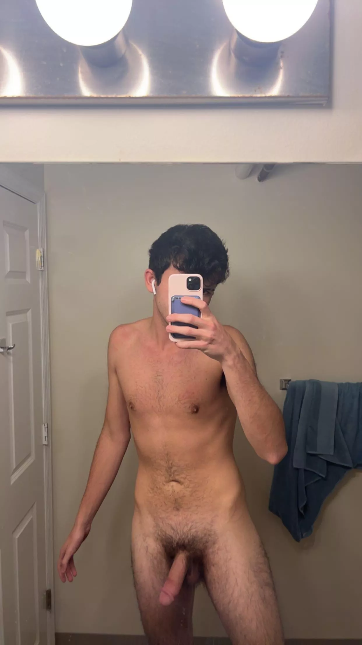 20, horny college boy snap: anthonyogie posted by michaelsmithh_52