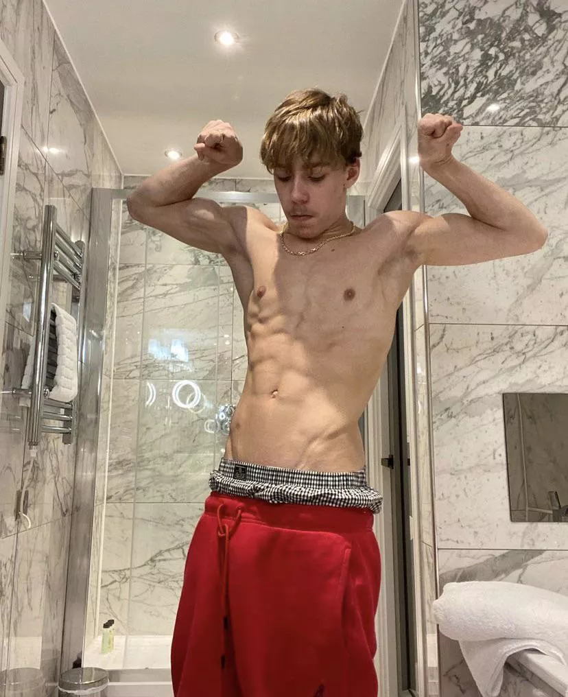 20 Uk owenmadinax looking for sluts no over 25 please send fsce when adding I want sluts only posted by Sudden_Brilliant1773