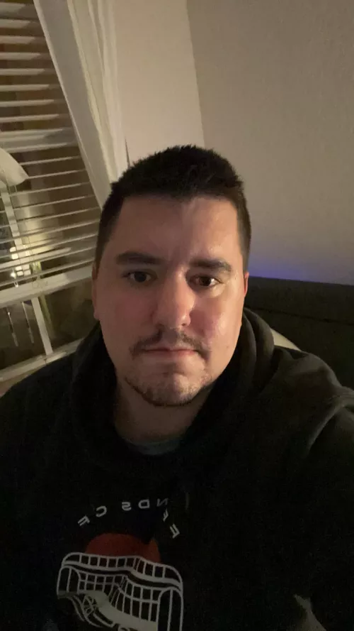 A lonely night in my new home in Florida. Might try MapleStory :). Anyone reccomend it? by RoboticLiar