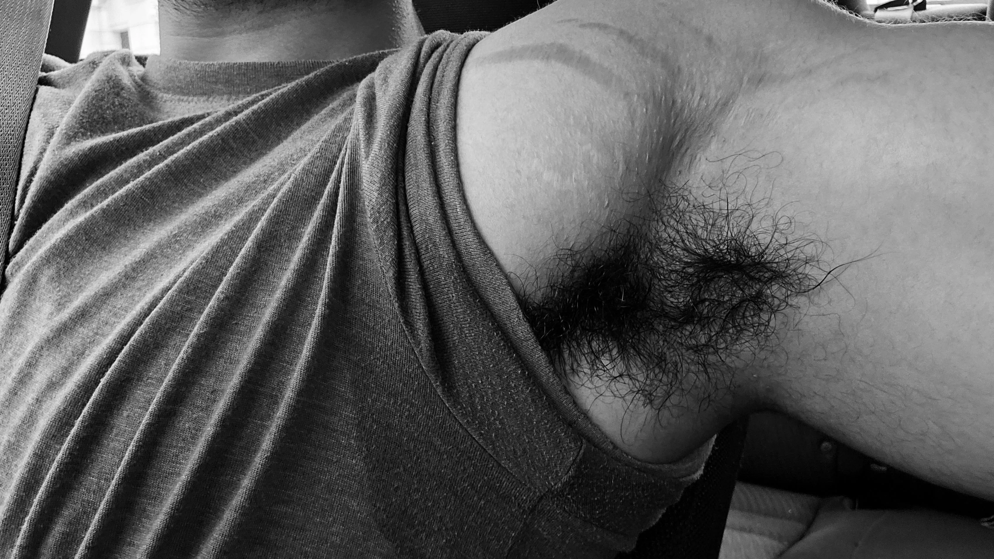 Any gym bro wanna sniff my sweaty pits after the gym? posted by Applee207