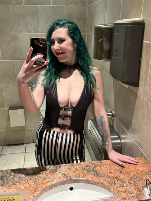 Bar night cleavage by sirenskiss3