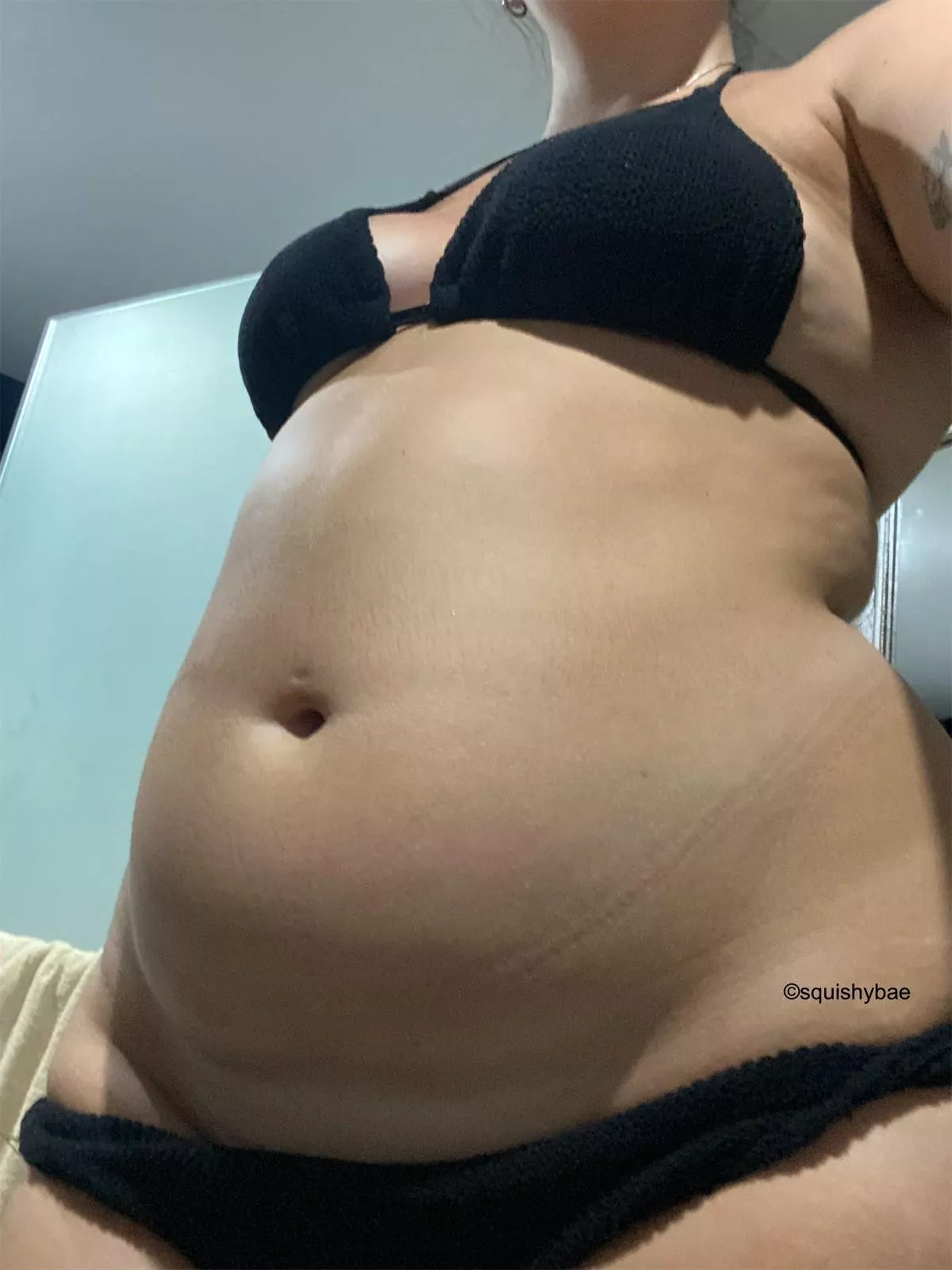 Been tanning this belly 🥰 posted by squishy_bae