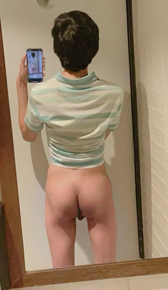 Being breedable in this cafe toilet 🥵 posted by drrohanbaby